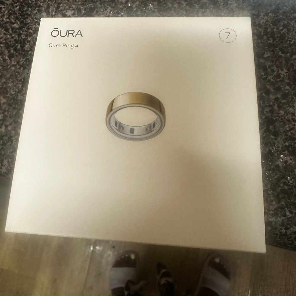 Oura Ring 4 - Gold and Silver